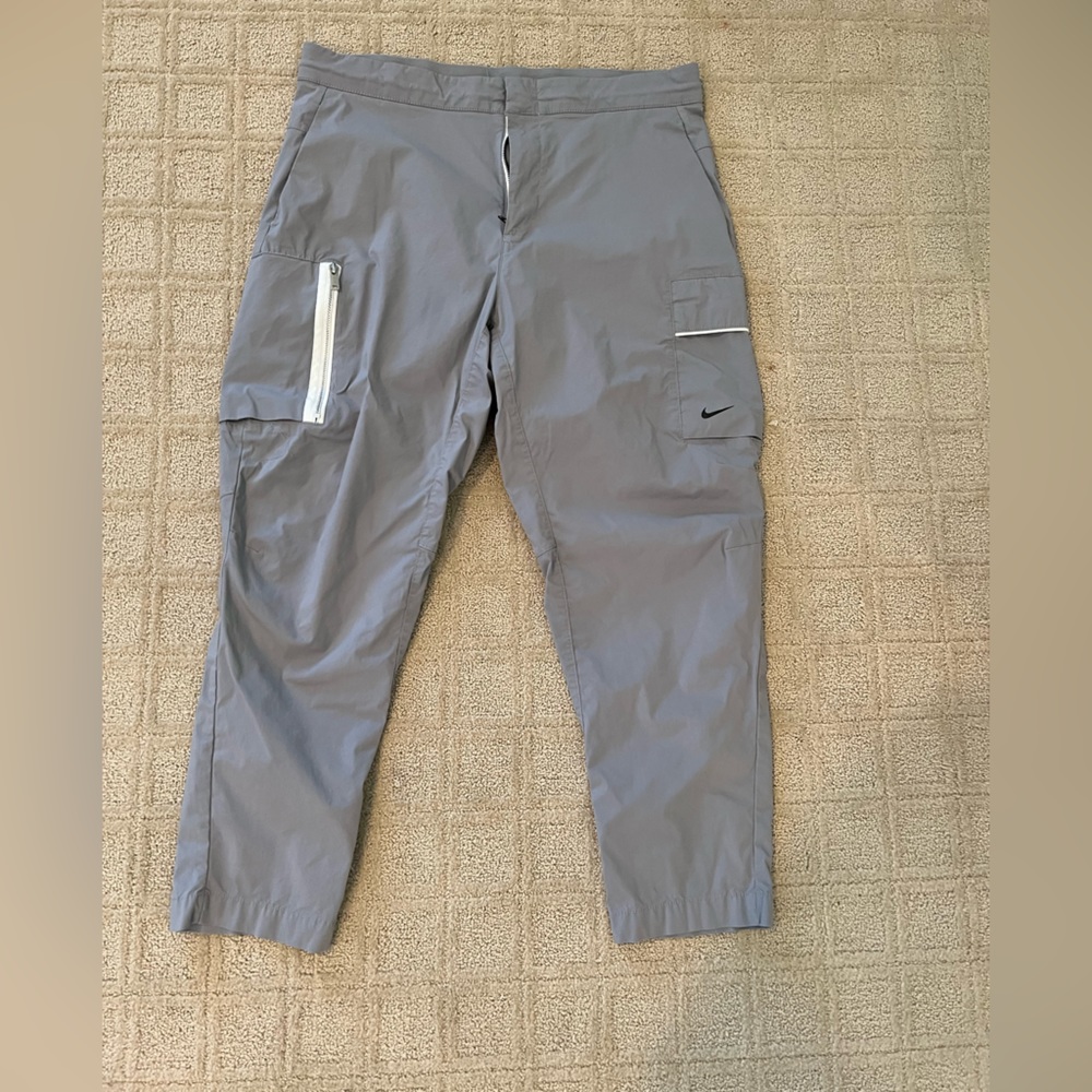Nike grey and white pants with zipper and pockets. Size large (36)